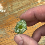 Natürlicher einzigartiger Olivin | Peridot Kristall 55,4 Karat aus Pakistan Edelsteine Heilsteine bei Wunderstein24