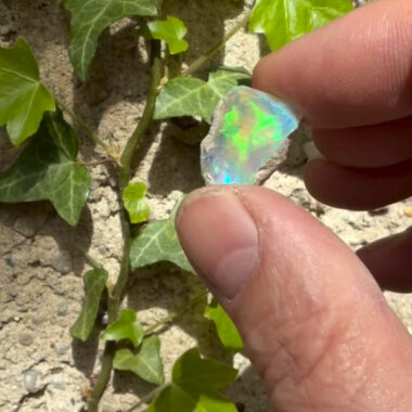 Opal Edelstein Natur Ø 20 mm | 9,55 Karat Edelopal aus Äthiopien Edelsteine Heilsteine bei Wunderstein24